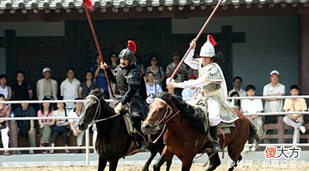 【历史故事】吕布手握“八健将”，为什么却还是早早的败给了曹操呢？