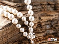 梦见珍珠宝石