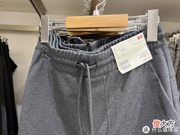 【时尚一点】优衣库打折啦！小姐姐帮你试男装，12件平价百搭的优衣库男装推荐！