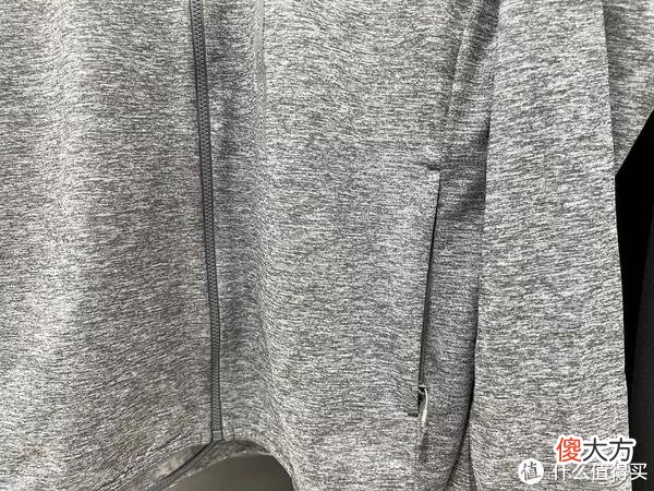 【时尚一点】优衣库打折啦！小姐姐帮你试男装，12件平价百搭的优衣库男装推荐！