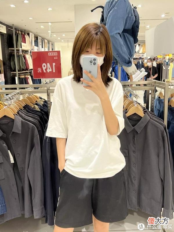 【时尚一点】优衣库打折啦！小姐姐帮你试男装，12件平价百搭的优衣库男装推荐！