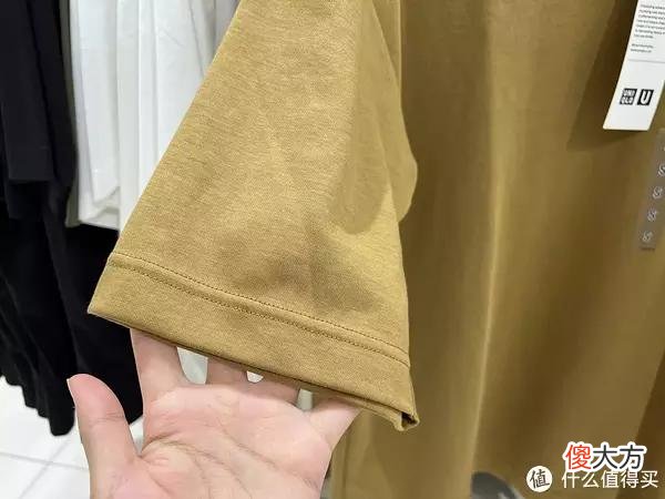 【时尚一点】优衣库打折啦！小姐姐帮你试男装，12件平价百搭的优衣库男装推荐！