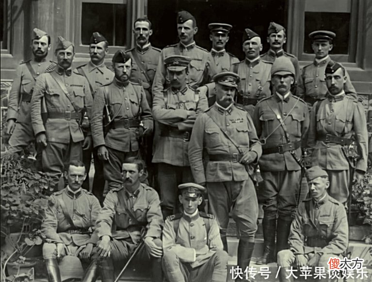 【爱历史】八国联军侵华照片，民族屈辱历历在目，图10清朝给外国人送锦旗