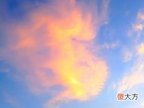 梦见天空有彩云