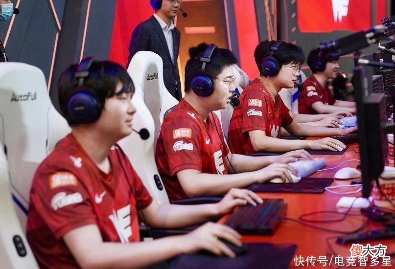 【游戏世界】WE主教练脚神被开除？发文向粉丝致歉，网友：有可能是被迫辞职