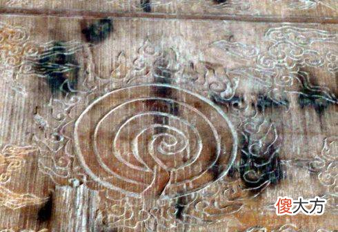 【爱历史】建文帝的下落之谜堪称明朝第一谜案，专家：古墓陵墙上两龙头龙纹