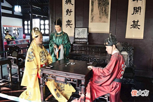 【历史故事】朱元璋写打油诗羡慕富豪生活，沈万三哥哥大惊：快逃