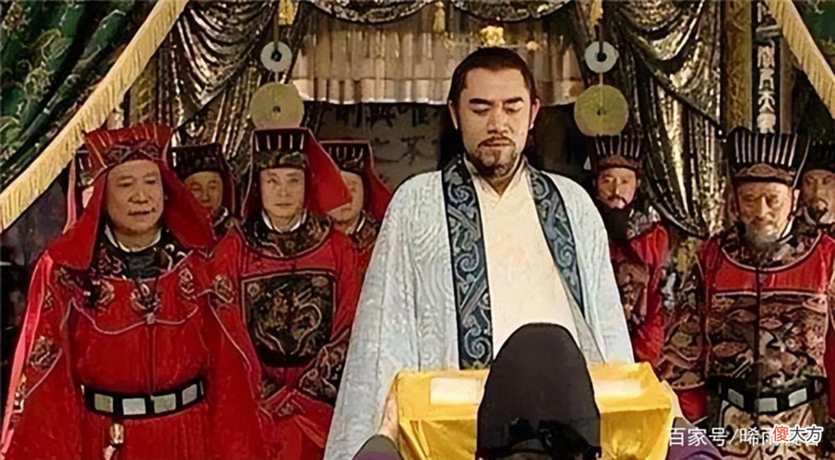 【爱历史】一男子因自创霸气名字走红，或成全国唯一，网友：他咋上户口的？