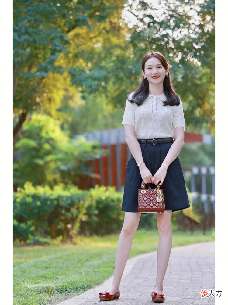 【时尚一点】这才是普通女生该有的打扮，穿衣简约大气就够，让你更优雅高级