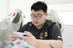 【游戏迷】AG忆安和狼队小胖发生矛盾，小胖怒喷你不配打游戏，忆安真的不行
