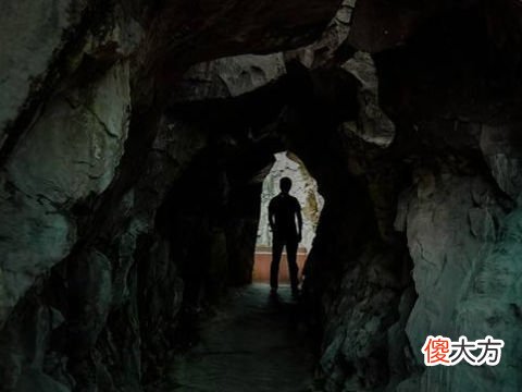 梦见地洞