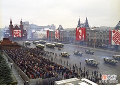 【爱历史】西方是如何用一点点甜头，便偷走了苏联70年积攒的财富？