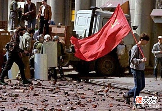 【爱历史】西方是如何用一点点甜头，便偷走了苏联70年积攒的财富？