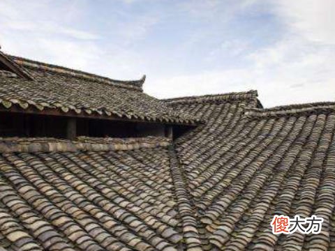 梦见在房顶下不来