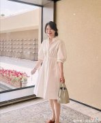 【时尚一点】她才是50+女人该学习的穿衣榜样！体面又高级，优雅到了骨子里