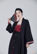 【就爱时尚】宋制汉服原来还能这么“帅”！不仅百搭，还酷飒十足