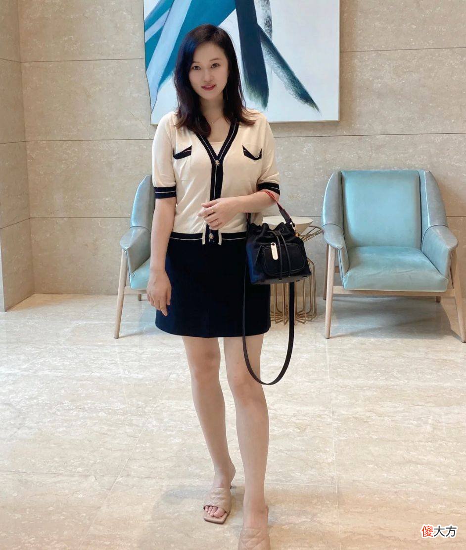 【就爱时尚】王心凌穿短裙的女人到了中年就有服装选择局限了