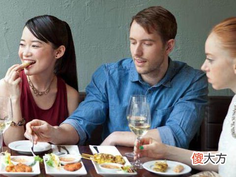 梦见自己开饭店有很多客人吃饭