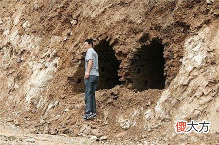 千年古墓中的尸体栩栩如生还能动，竟连专家都惊了