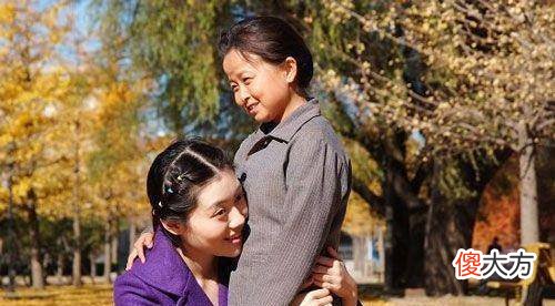 嫁给“袖珍男”秦学士的“袖珍女”朱洁，如今幸福吗？