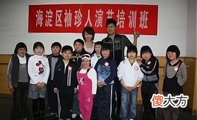嫁给“袖珍男”秦学士的“袖珍女”朱洁,如今幸福吗?