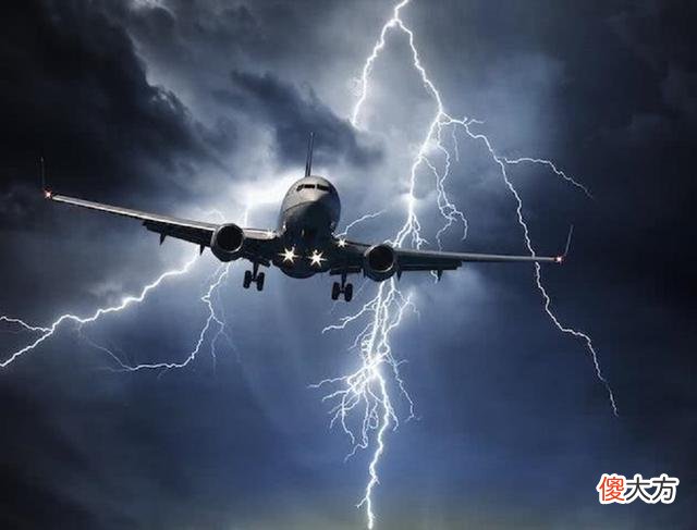 空难唯一幸存者：17岁少女从三千米高空坠落，独自穿越亚马逊雨林