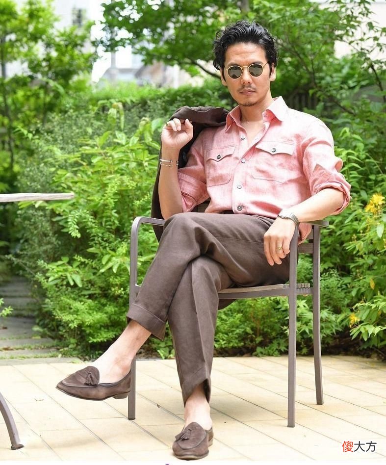 【就爱时尚】中年男人穿戴要得体：首饰别戴金、裤长别过踝，到40都是一枝花