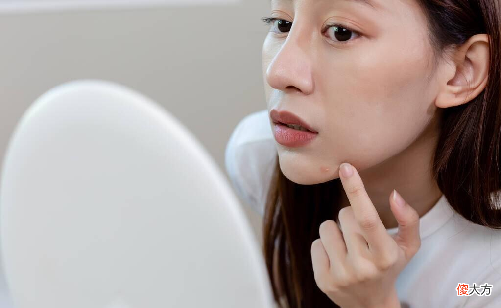 【时尚一点】每天都化妆的女人，建议尽量少用粉底液，否则别怪肤质会变差了