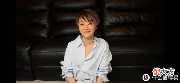 【时尚一点】全球首穿高定、戴百万珠宝，曾经土气的她终于飞升了 | 郑尔摩斯周报