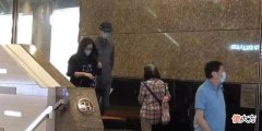 【就爱时尚】伏明霞为人低调，但穿得却很大牌，6千T恤配1万鞋看起来像路人