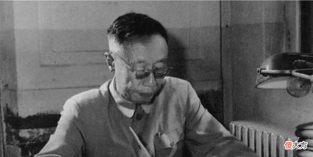 【历史故事】溥仪的文化程度究竟有多高？户口上填初中，实际水平高到让你不信