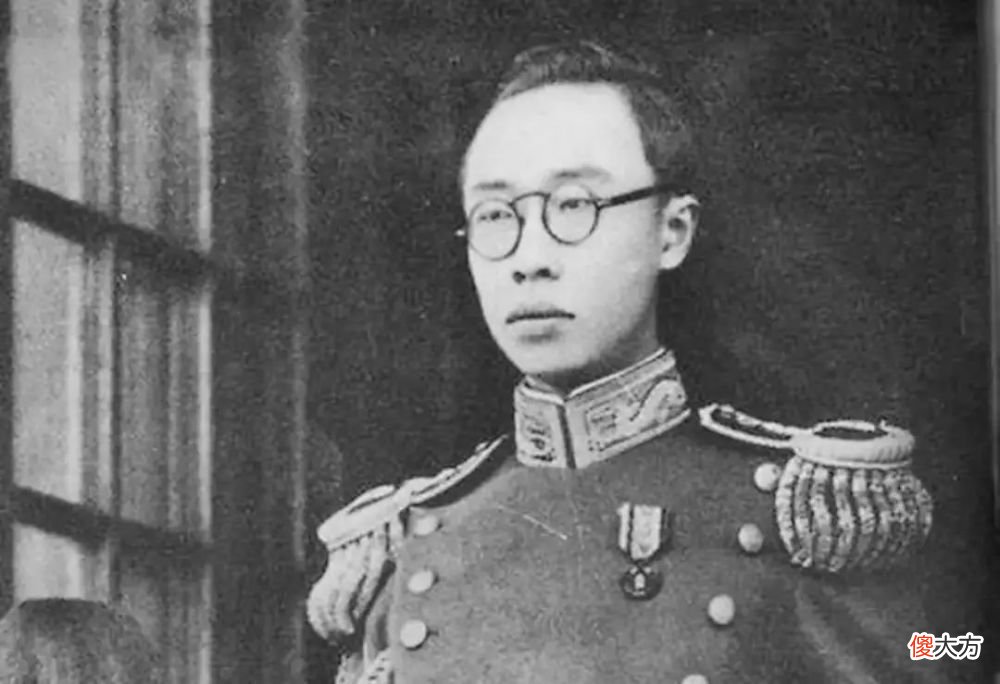 【历史故事】溥仪的文化程度究竟有多高？户口上填初中，实际水平高到让你不信