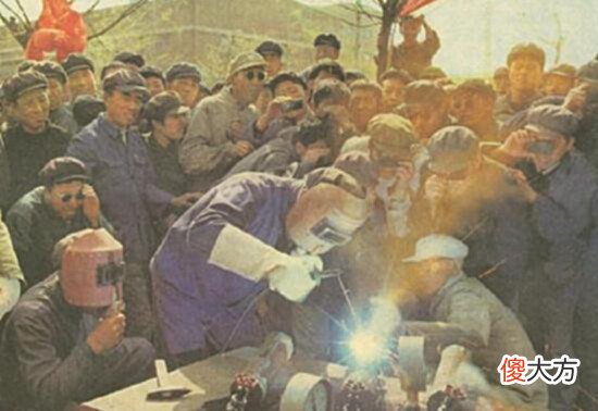【历史故事】老照片:1978年的鞍山钢铁厂,钢铁工人们彼时的生活场景