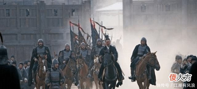 【历史故事】魏延墓前为何跪着两石马一石像？他脑后并没有反骨，真凶是此牛人