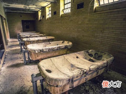 梦见精神病院