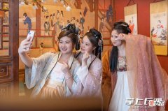 【就爱时尚】自拍馆里最潮“中国范” ｜暑期潮玩IN长沙