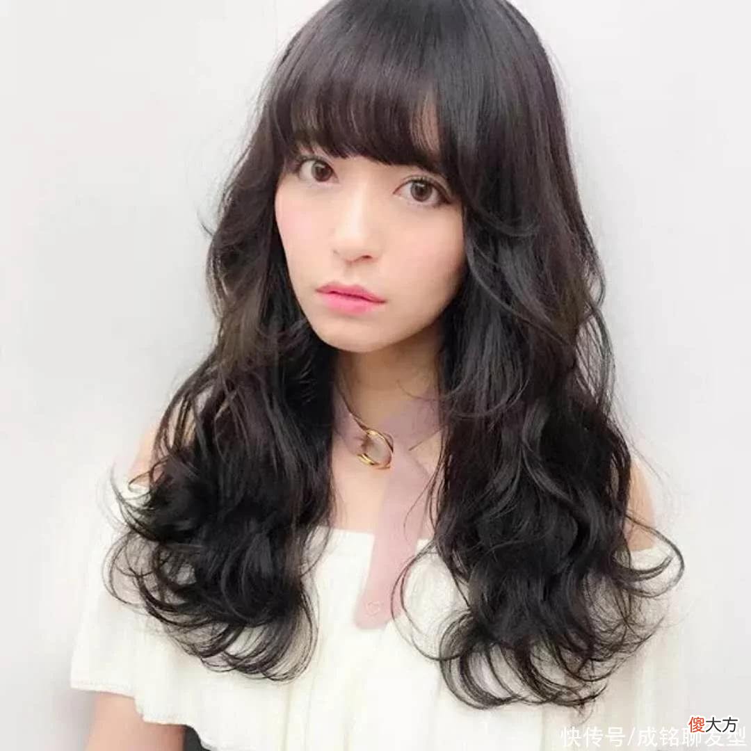 【就爱时尚】35岁左右的女性想烫发，有什么洋气好看又不显老的发型推荐吗？