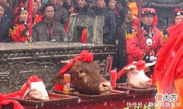 【历史故事】现在拜关公,桃园结义时,关羽张飞刘备仨拜什么?答案在曹操那里