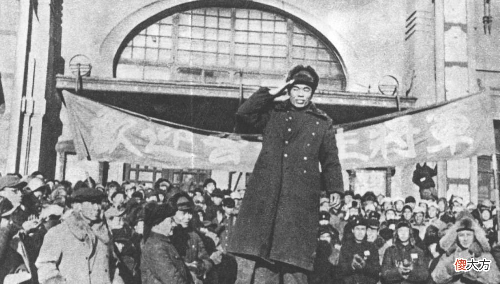 【爱历史】师长起义遇麻烦，妻儿被扣为人质，副师长带兵哗变