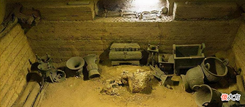 【历史故事】古代皇帝死了，为啥要嫔妃、宫女陪葬？除仪式外，还有一重要目的