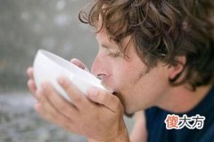 一小伙为长寿不喝水 3年半滴水未进称要靠此活到150岁