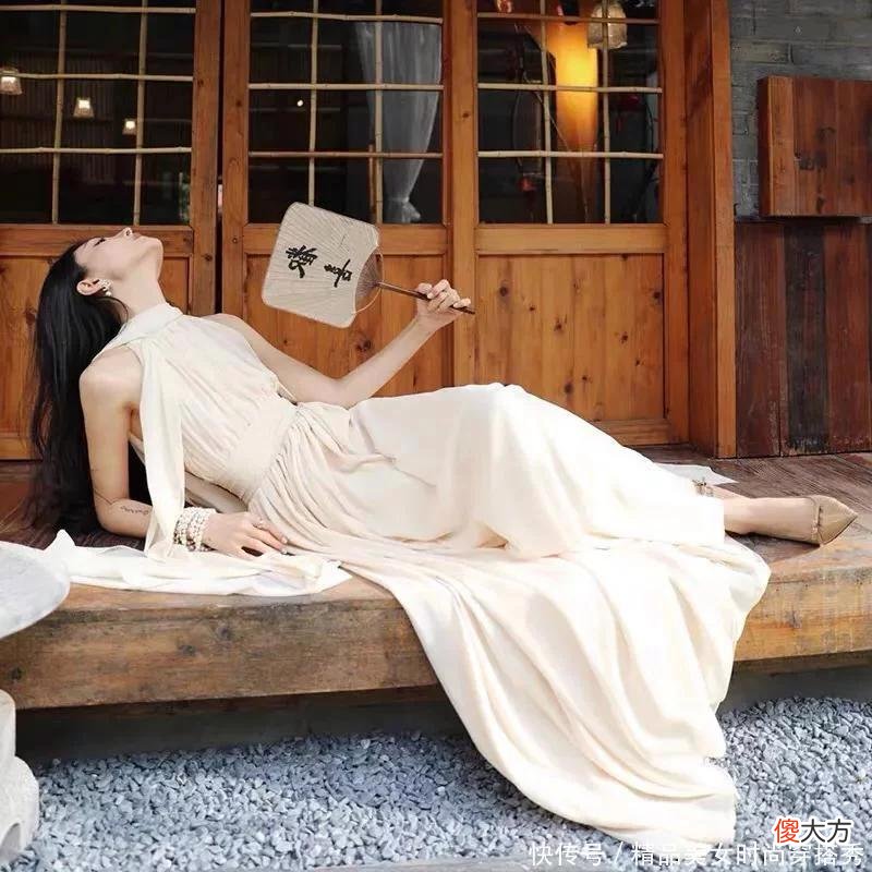 【时尚一点】奶白色连衣裙，轻奢端庄，高贵大气，尽显华贵优雅