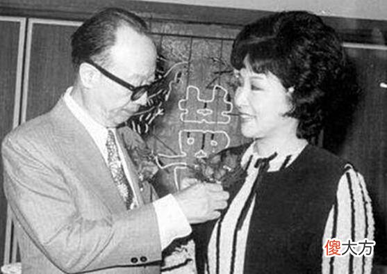 【爱历史】梁秋实鞋带松开了，妻子俯身为他系鞋带，不料却从此天人永隔