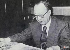 【爱历史】梁秋实鞋带松开了，妻子俯身为他系鞋带，不料却从此天人永隔