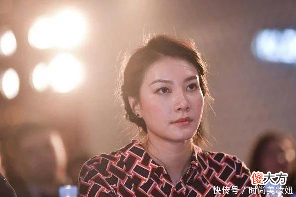 【就爱时尚】谢杏芳178cm身材好惊艳,穿几何图案连体裤亮相,1米5长腿太抢镜