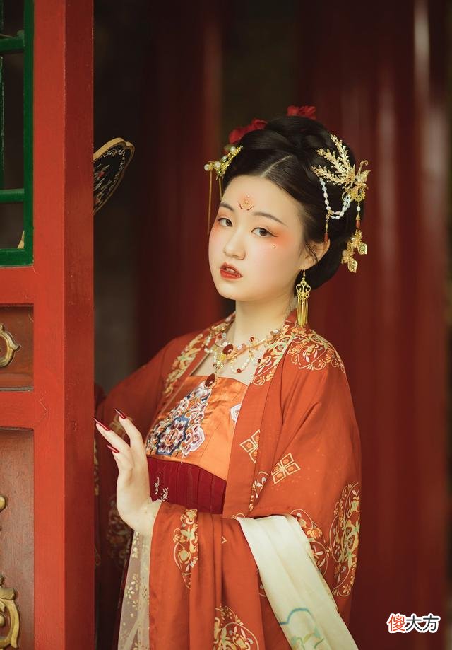 【时尚一点】当微胖女生穿上汉服，才知道什么是真正的“古典美人”，真有韵味