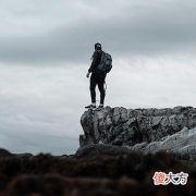 梦见给别人刷鞋是什么意思