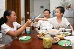 不管关系多好，带娃去玩，都要有眼力见，不把自己当外人会招人烦
