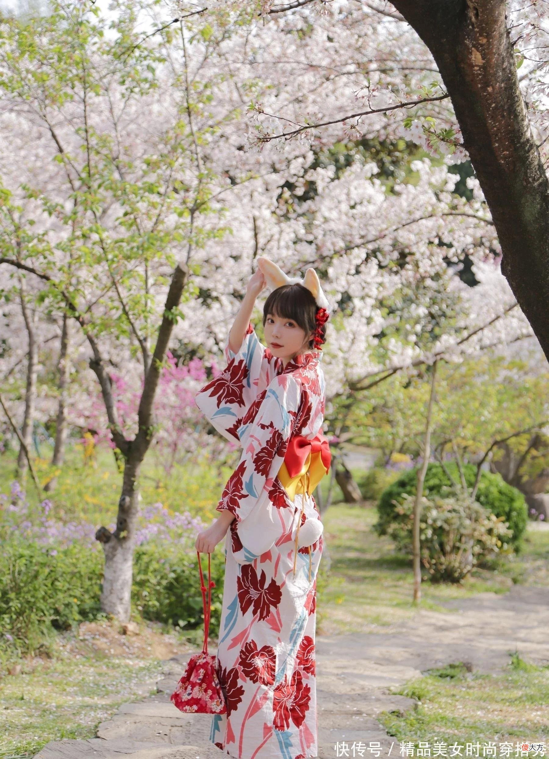【时尚一点】尝试不同服饰的穿搭，但似乎没有旗袍穿在身上更美，是不？但拍出的照片还是可以的。