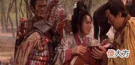 【历史故事】刘备背叛后，曹操如何处理他的两个“美貌”的姐妹花女儿？